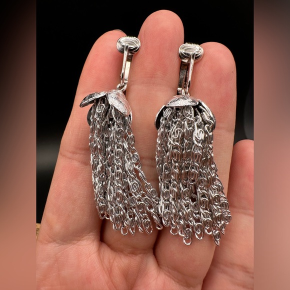 Vintage Sarah Coventry Silver Cascade Necklace & Clip On Earring Set - Picture 6 of 11